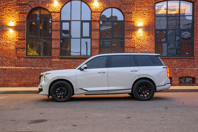 GAC GS8  (белый внедорожник)
